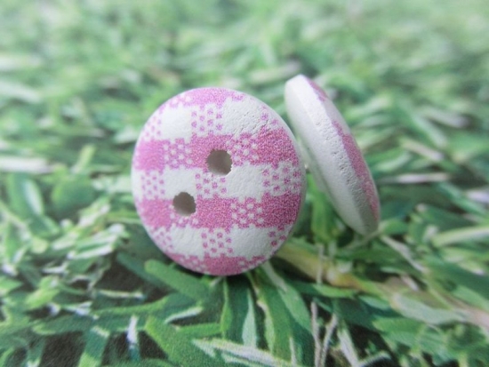 Preview: Holz Knopf Ohrstecker Karo Muster kariert rosa